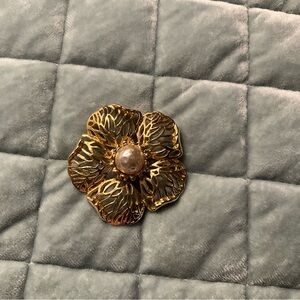 Elegant Gold Floral Brooch